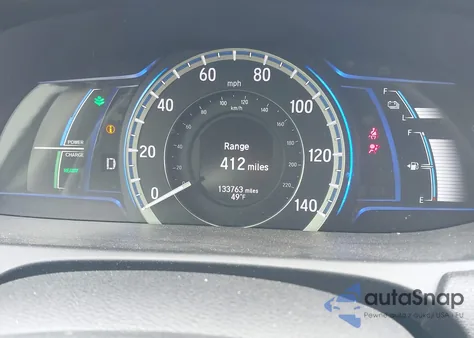 2015 Honda Accord Hybrid Touring z USA, uszkodzony, nr VIN 1HGCR6F71FA013354